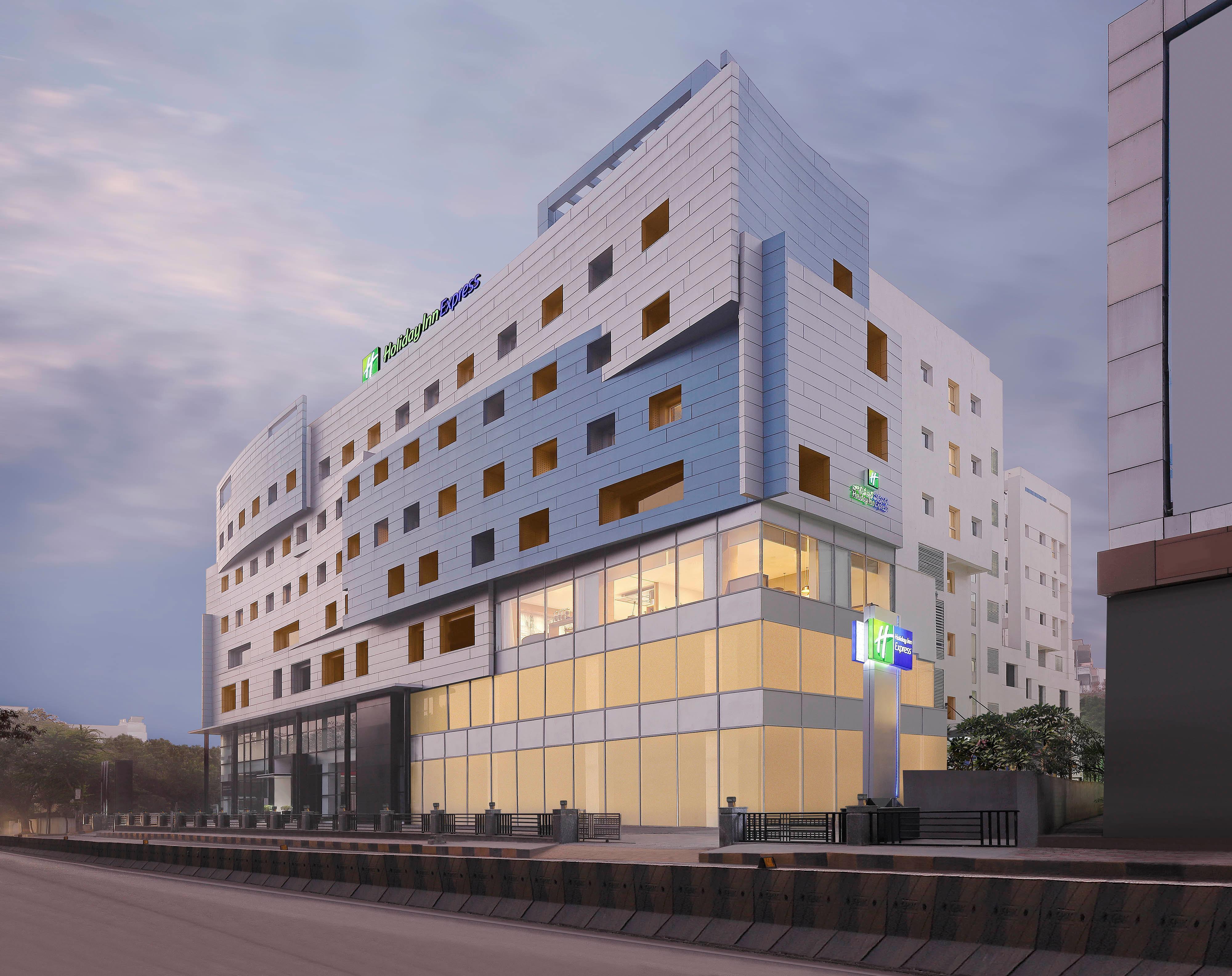 Holiday Inn Express Hyderabad Banjara Hills, An Ihg Hotel Exterior photo